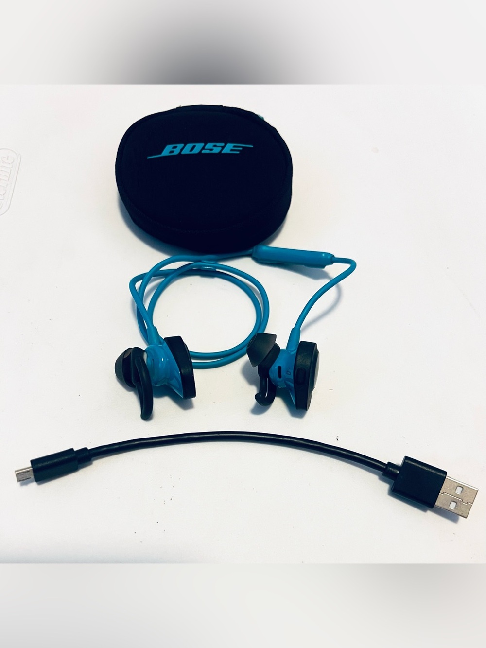 Bose SoundSport Wireless In-Ear Neckband Headphones with Carrying in Conditions